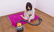 Rubbing the vacumcleaner Mayu 1