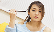 Masturbation with brush Lisa 1