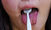 tongue cleaning Maki 8