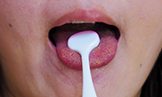 tongue cleaning Maki 16